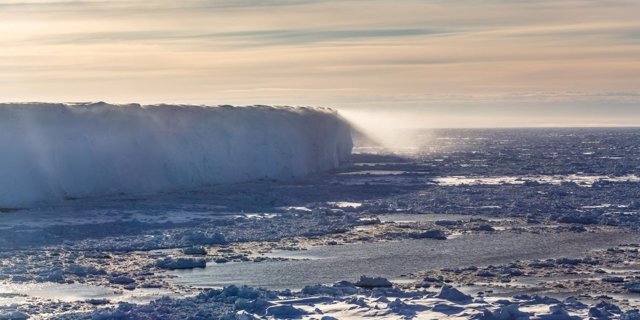 Frente de hielo marino en la Antártida