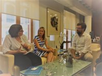 Palma y los consulados alemán y británico colaborarán en campañas de civismo para acabar con el 'turismo de borrachera'