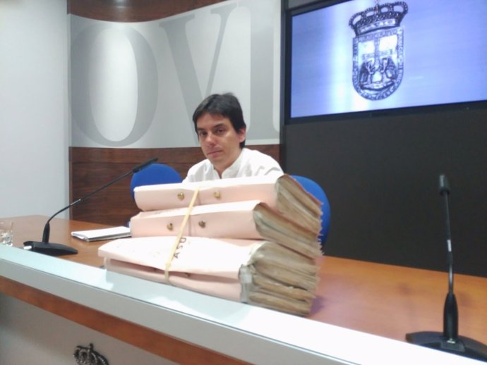 Ignacio Fernández del Páramo con expedientes atrasados. 