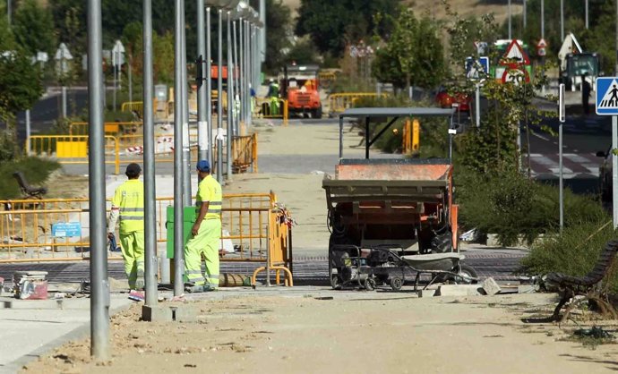 Trabajadores, operarios trabajando, trabajo, empleo, construcción, obras