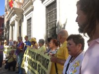 Entregan en Justicia 90.000 firmas pidiendo el indulto a una bebé robada condenada por injurias a una monja