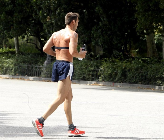 Sol, calor, temperaturas, buen tiempo, bebiendo agua, refrescarse, deporte