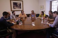 Reunión de los cinco partidos en el Parlamento sobre la RTVA a instancias de Podemos