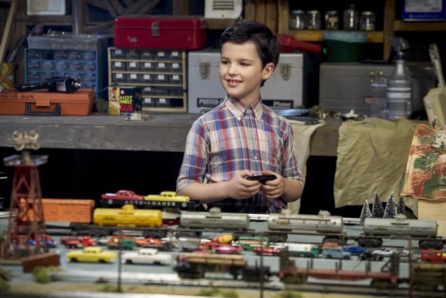 Iain Armitage en Young Sheldon, el spin-off de Big Bang Theory