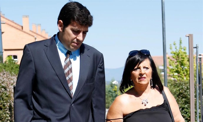 Pilar Abel con su abogado