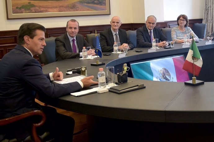 Nota + Foto. González Pons Aborda Con El Presidente Mexicano, Enrique Peña Nieto
