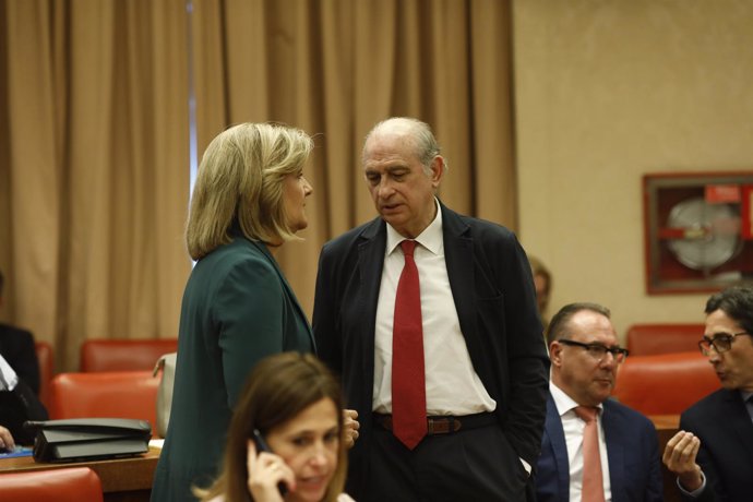 Jorge Fernández Díaz y Fátima Báñez en el Congreso