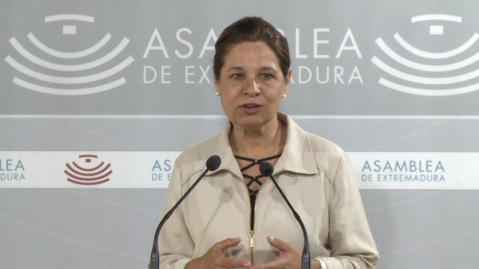 Pilar Blanco-Morales en la rueda de prensa en la Asamblea