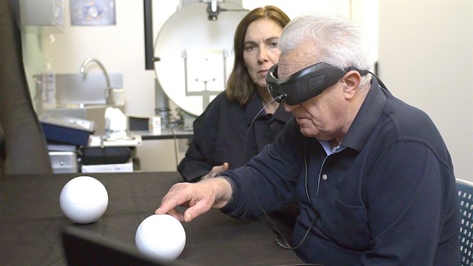 El primer receptor espanyol del dispositiu de visió artificial Iris II 