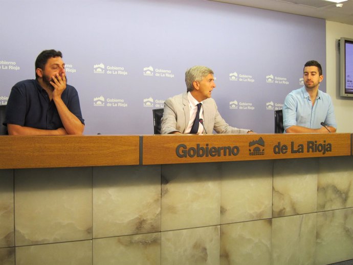 Cabezón, Rodríguez Osés y Ochoa durante la presentación                        