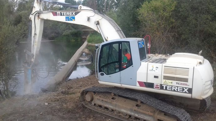 León: Demolición del azud
