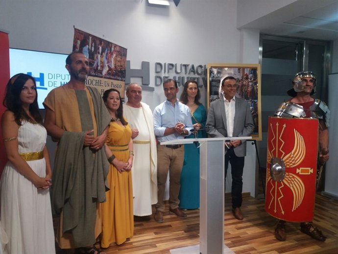 El presidente de la Diputación, Ignacio Caraballo, y alcalde de Aroche, Antonio.