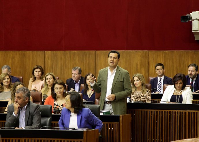 Juanma Moreno pregunta a Susana Díaz en el Parlamento andaluz