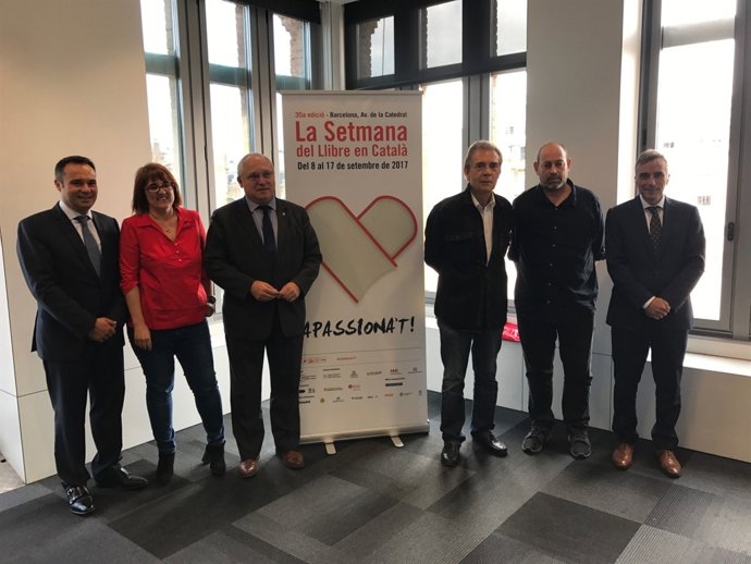 Presentació de la 35 Setmana del Llibre en Català, amb conseller L.Gordi