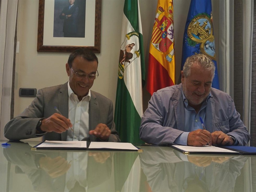 El presidente de la Diputación de Huelva, Ignacio Caraballo, con Joaquín Durán.