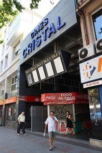 Sareb pone en venta 14 locales comerciales de Madrid, entre ellos los Cines Cristal