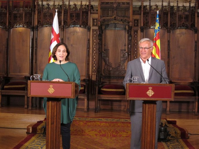 L'alcaldessa de Barcelona,  Ada Colau, i el de València, Joan Ribó