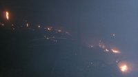 Cuatro brigadas relevan a la treintena de bomberos que han trabajado por la noche en el incendio de Terrateig