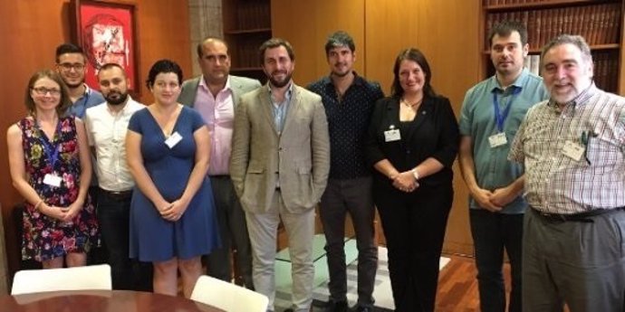 El conseller de Salud, Toni Comín, con los representantes municipales del Vallès
