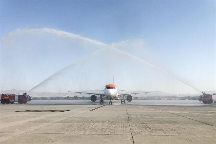 Primer vuelo de la ruta aérea de easyJet que conecta Granada con Mánchester