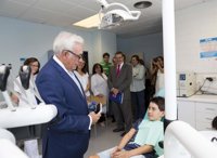 La Comunidad amplía la financiación de tratamientos dentales complejos hasta los 16 años y estudia uno para mayores