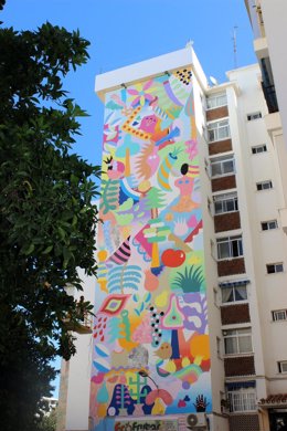 Mural museo aire libre fachada edificio estepona pintado jardín costa sol urbano