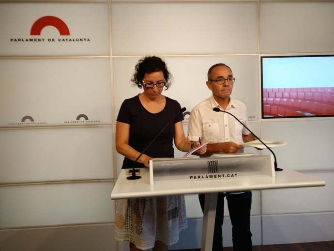 El portaveu d'SíQueEsPot, Joan Coscubiela, i la diputada del PSC Alicia Romero