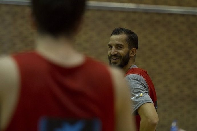 Pau Ribas entrena con la selección española