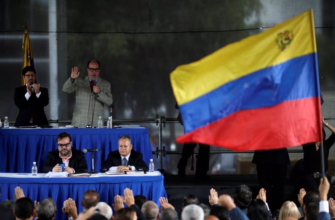 Sesión de la Asamblea Nacional de Venezuela en la calle