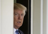 Trump asegura que impondrá nuevas sanciones a Irán si no libera a los estadounidenses detenidos en el país