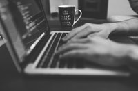 Detienen a los responsables de un 'secuestro virtual' con el que estafaron hasta 3.000 euros a una mujer de Madrid