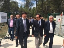 L'conseller Rull amb el director de l'ACA i l'alcalde de Talamanca
