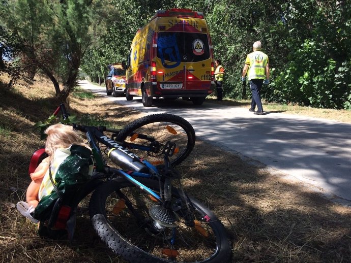 Ambulancia del Samur en el lugar del accidente