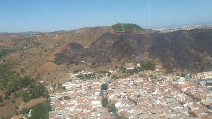 Incendio asperones málaga capital casas bomberos forestales municipales fuego