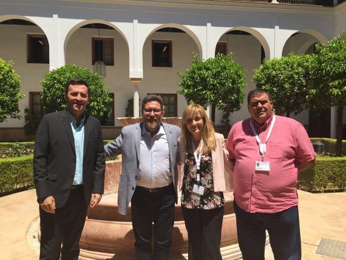 Reunión del consejero de Agricultura y la secretaria general de UGT-A