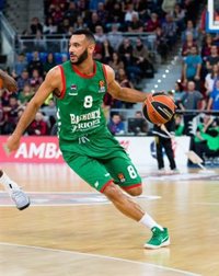 Baskonia logra quedarse con Hanga, que firma por tres temporadas con el conjunto vasco