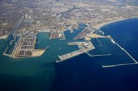 El tráfico de contenedores en el puerto de València se resiente en junio por la huelga de la estiba