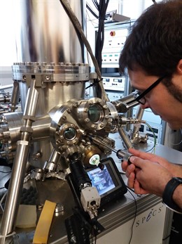 David Serrate, en el Laboratorio de Microscopías Avanzadas