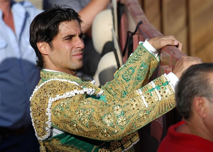 Francisco Rivera se despide de Valencia con escasez de público