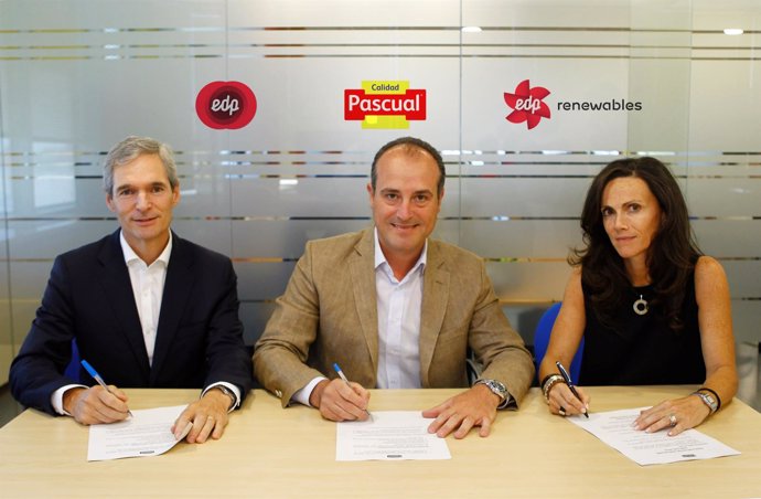 Firma del acuerdo de compraventa de electricidad de EDP y Calidad Pascual