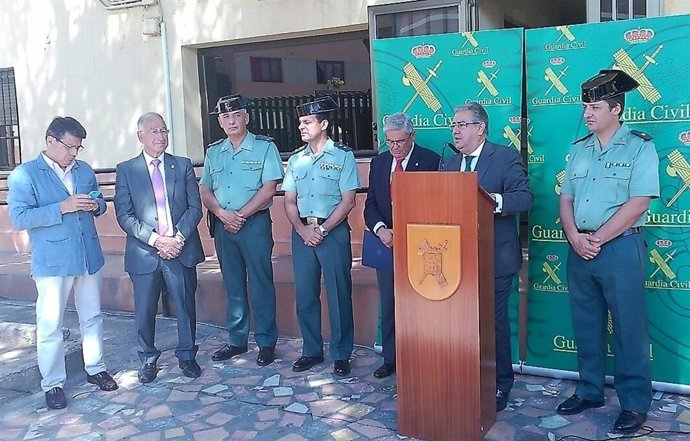 Frente al atril, el ministro de Interior, Juan Ignacio Zoido