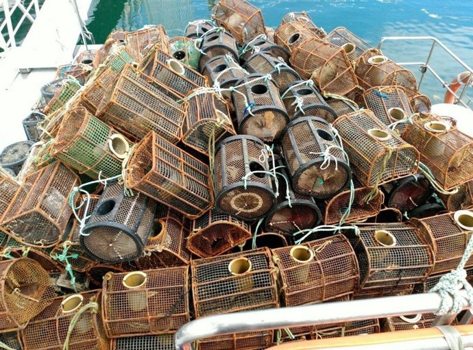 Guardacostas requisan más de 260 kilos de marisco y 800 nasas en controles