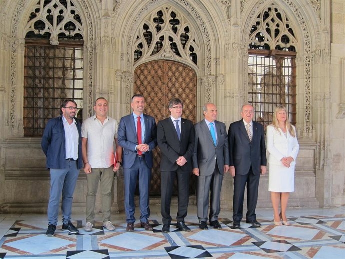 Signatura del Pacte Nacional per la Indústria en el Palau                       