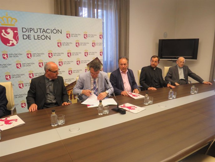   León: Majo Suscribe El Acuerdo Con Los Obispados                       