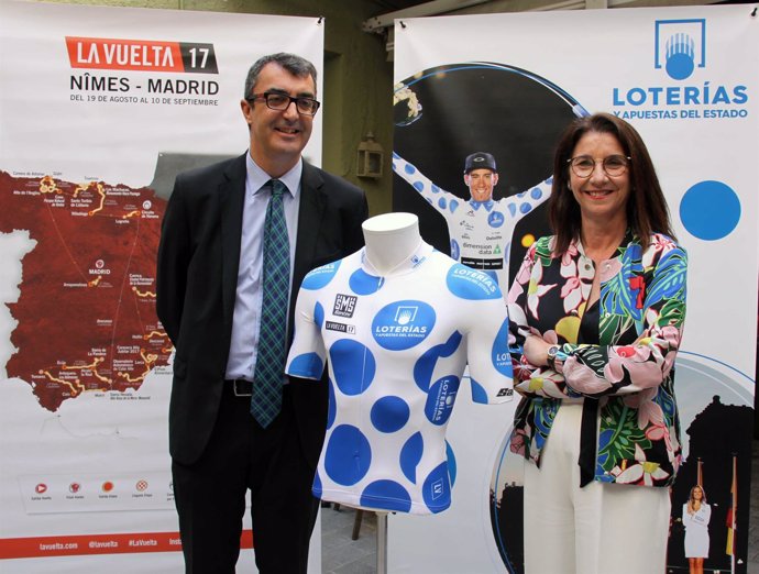 La Presidenta de LAE, Inmaculada García, y Javier Guillén