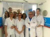 Un análisis de sangre que analiza el ADN fetal para detectar alteraciones cromosómicas