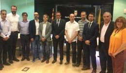 El conseller Josep Rull y representantes de municipios