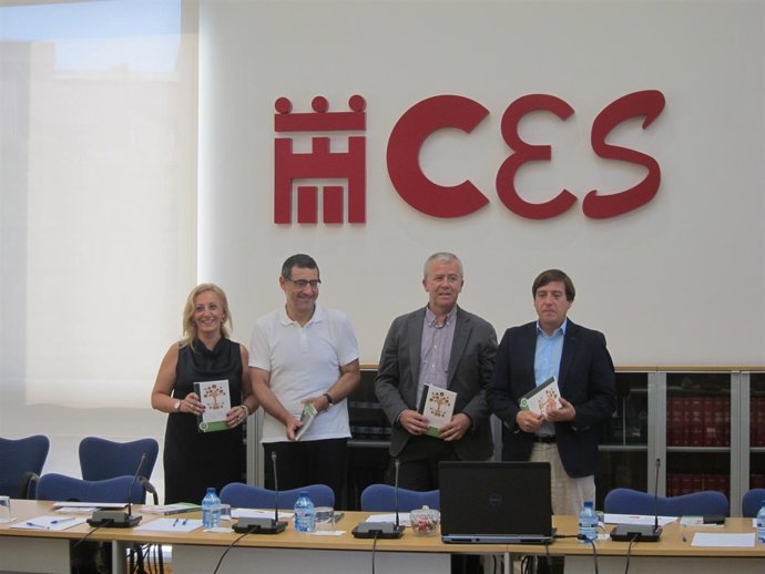Acto de presentación del libro en la sede del CES                               