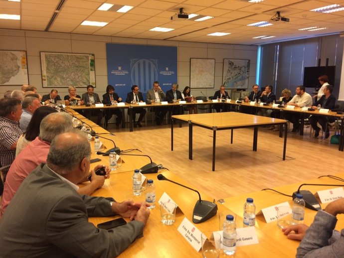 Reunión de Josep Rull y Joaquim Forn con los alcaldes de la N-340