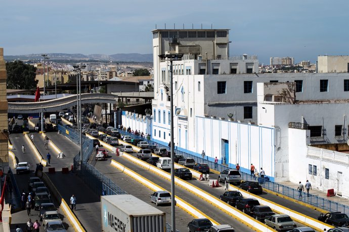 Pasu de Beni Enzar na frontera de Melilla ente España y Marruecos